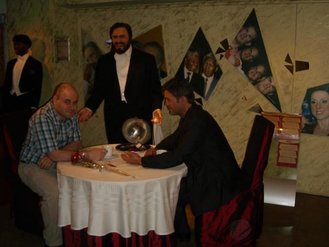 Dining with George Clooney in Madam Tussaud Museum in Amsterdam, May 19, 2007
