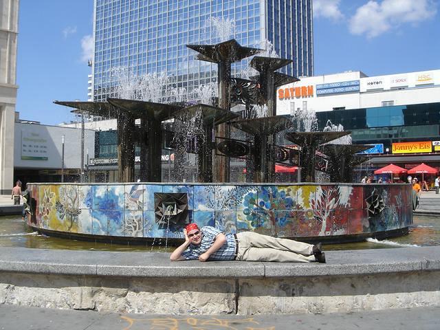 I am at Fountain in Berlin, June 10, 2007